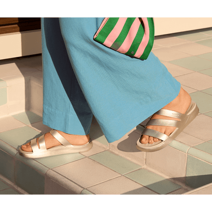Getaway Metallic Strappy - Crocs